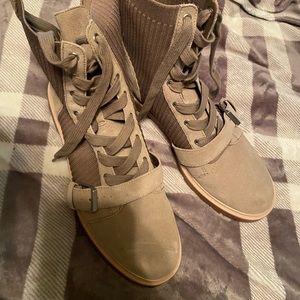 DV8 dolce vita boots